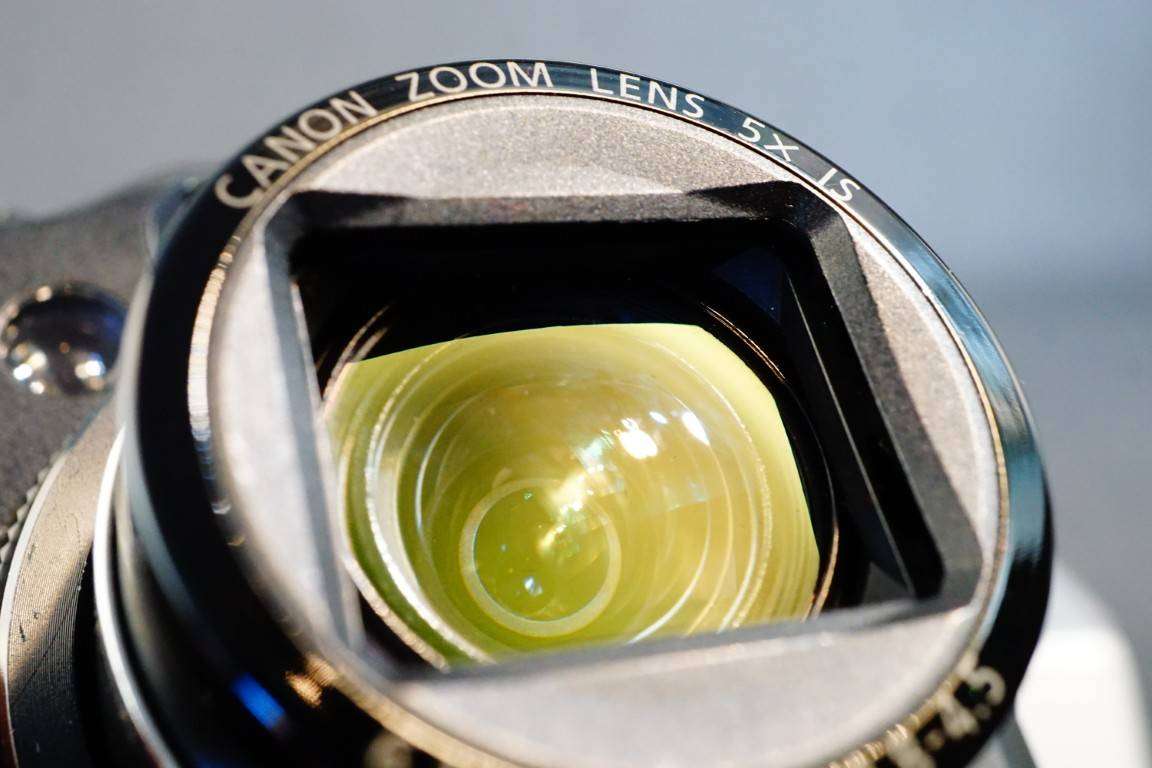 Canon PowerShot G12 10.0MP Compact Digital Digital Camera with 5X Zoom Lens **Great Condition**