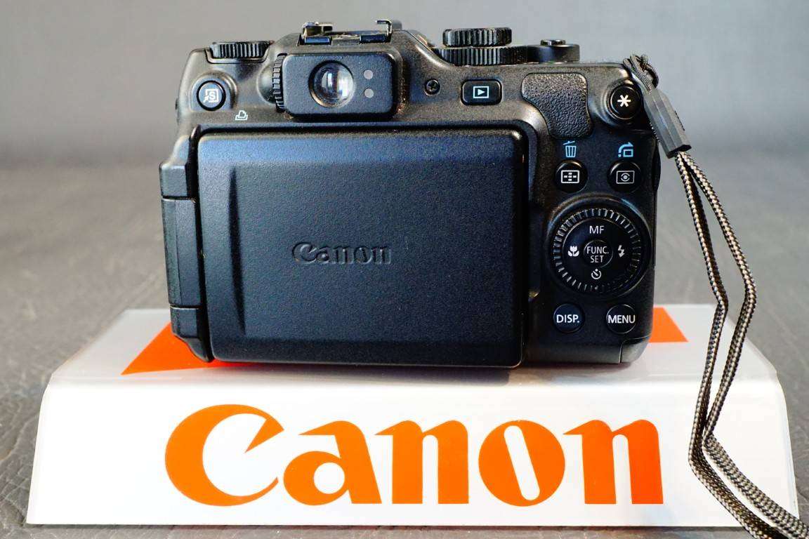 Canon PowerShot G12 10.0MP Compact Digital Digital Camera with 5X Zoom Lens **Great Condition**