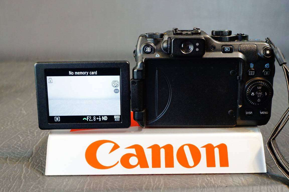 Canon PowerShot G12 10.0MP Compact Digital Digital Camera with 5X Zoom Lens **Great Condition**