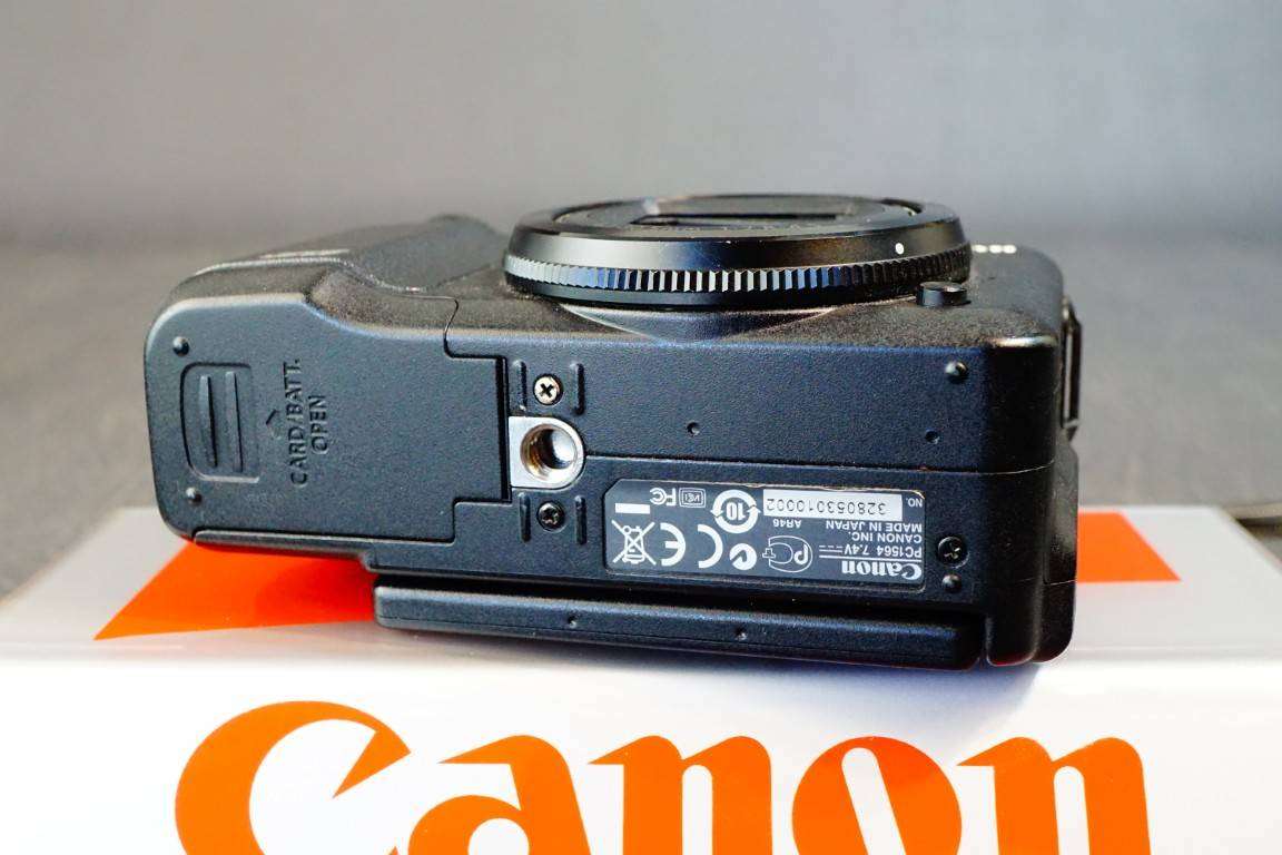 Canon PowerShot G12 10.0MP Compact Digital Digital Camera with 5X Zoom Lens **Great Condition**