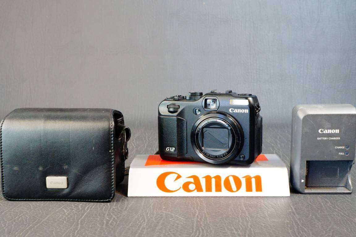 Canon PowerShot G12 10.0MP Compact Digital Digital Camera with 5X Zoom Lens **Great Condition**