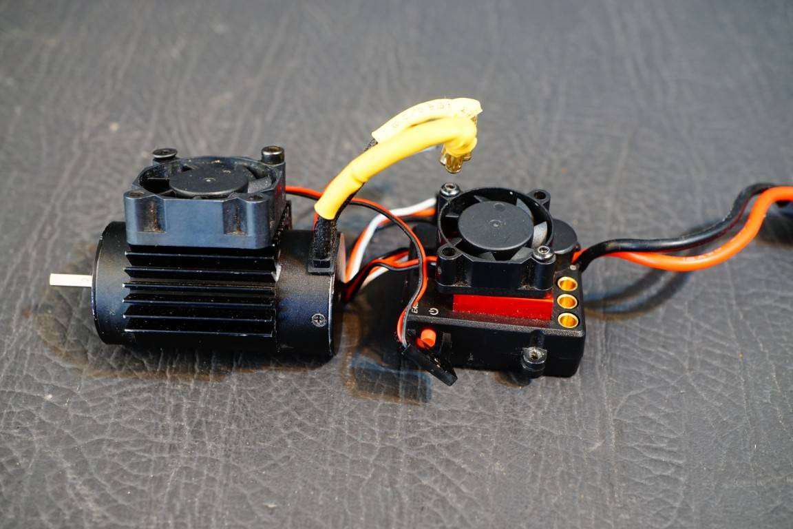 Angry Snail 2852 4400Kv Motor with 45Amp Esc **Good Condition**