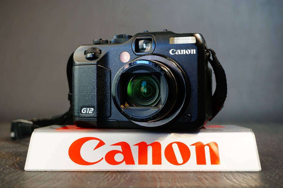 Canon PowerShot G12 10.0MP Compact Digital Digital Camera with 5X Zoom Lens **Good Condition**