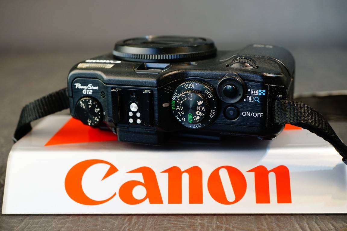 Canon PowerShot G12 10.0MP Compact Digital Digital Camera with 5X Zoom Lens **Good Condition**