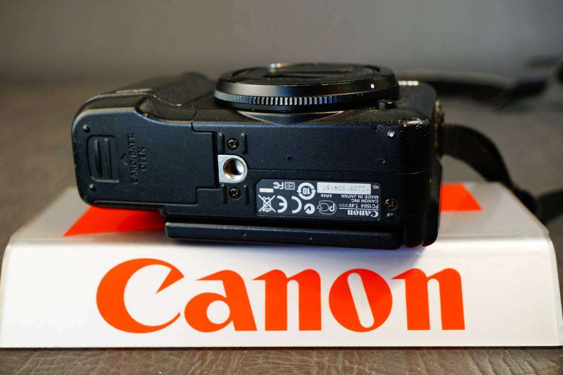 Canon PowerShot G12 10.0MP Compact Digital Digital Camera with 5X Zoom Lens **Good Condition**