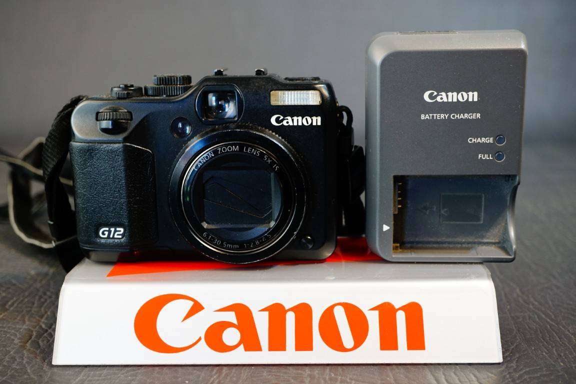 Canon PowerShot G12 10.0MP Compact Digital Digital Camera with 5X Zoom Lens **Good Condition**