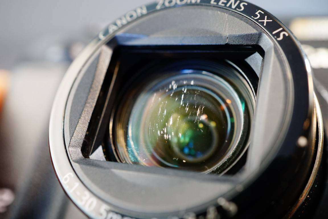 Canon PowerShot G12 10.0MP Compact Digital Digital Camera with 5X Zoom Lens **Lens Scratched**