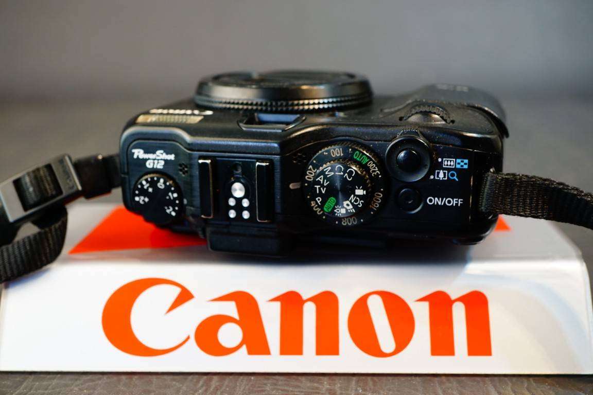 Canon PowerShot G12 10.0MP Compact Digital Digital Camera with 5X Zoom Lens **Lens Scratched**