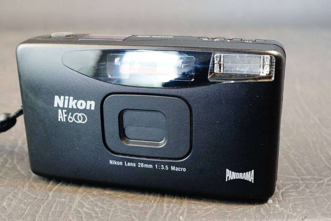 Nikon AF600 35mm Point and Shoot AF Film Camera with 28mm F3.5 Prime Lens **Great Condition**