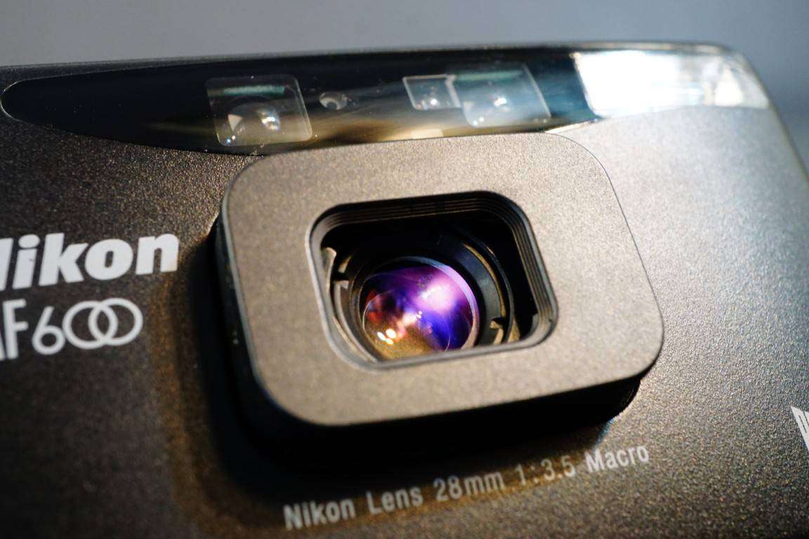 Nikon AF600 35mm Point and Shoot AF Film Camera with 28mm F3.5 Prime Lens **Great Condition**