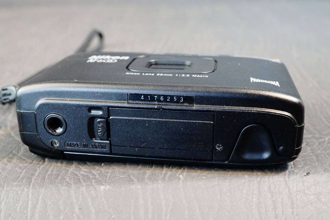 Nikon AF600 35mm Point and Shoot AF Film Camera with 28mm F3.5 Prime Lens **Great Condition**