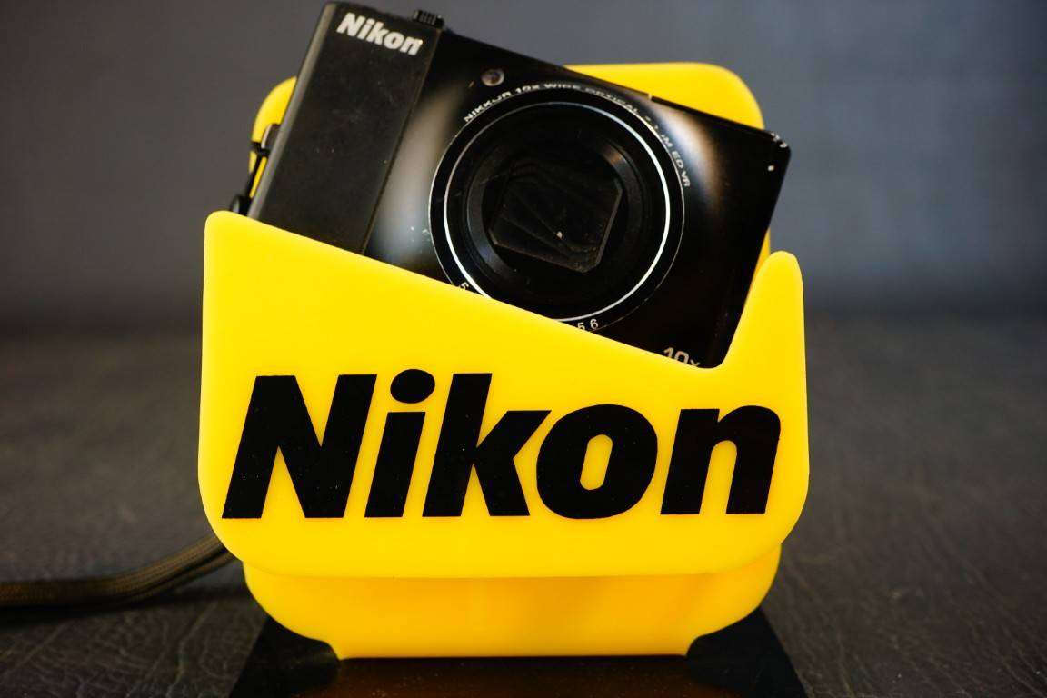 Nikon COOLPIX S8000 14.2MP Compact Digital Digital Camera **Lens Scratched**