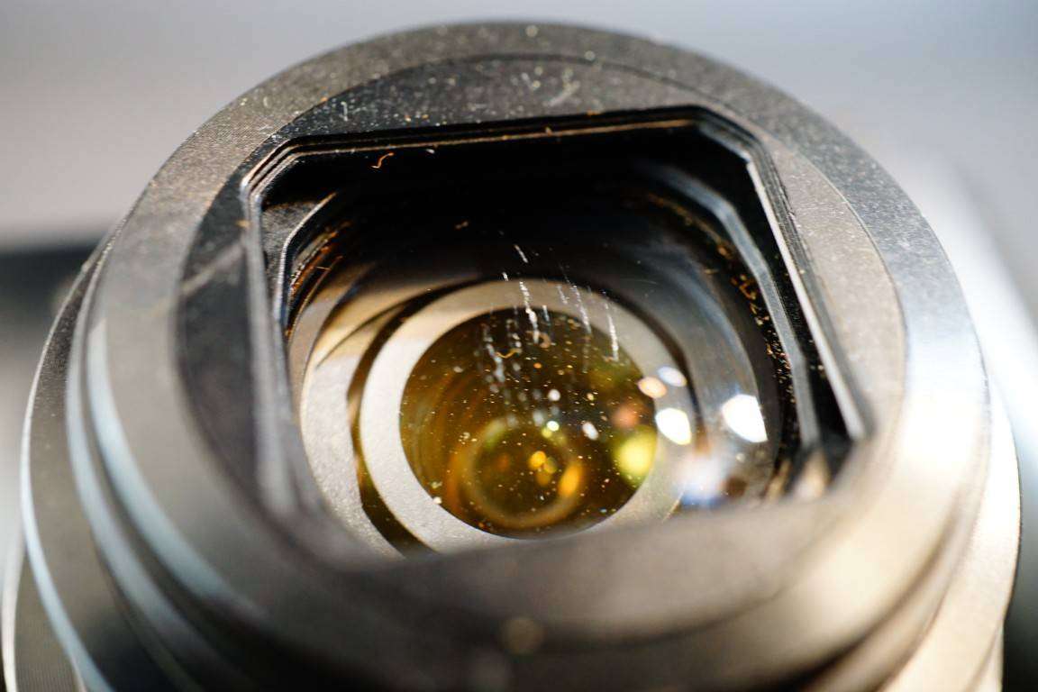 Nikon COOLPIX S8000 14.2MP Compact Digital Digital Camera **Lens Scratched**