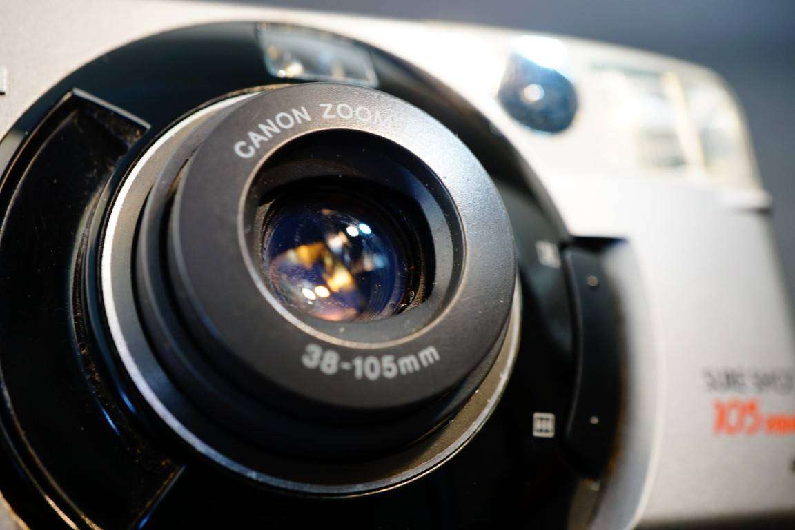 Canon Sure Shot 105 Zoom Point and Shoot AF Film Camera with 38-105mm Zoom Lens  **Great Condition**