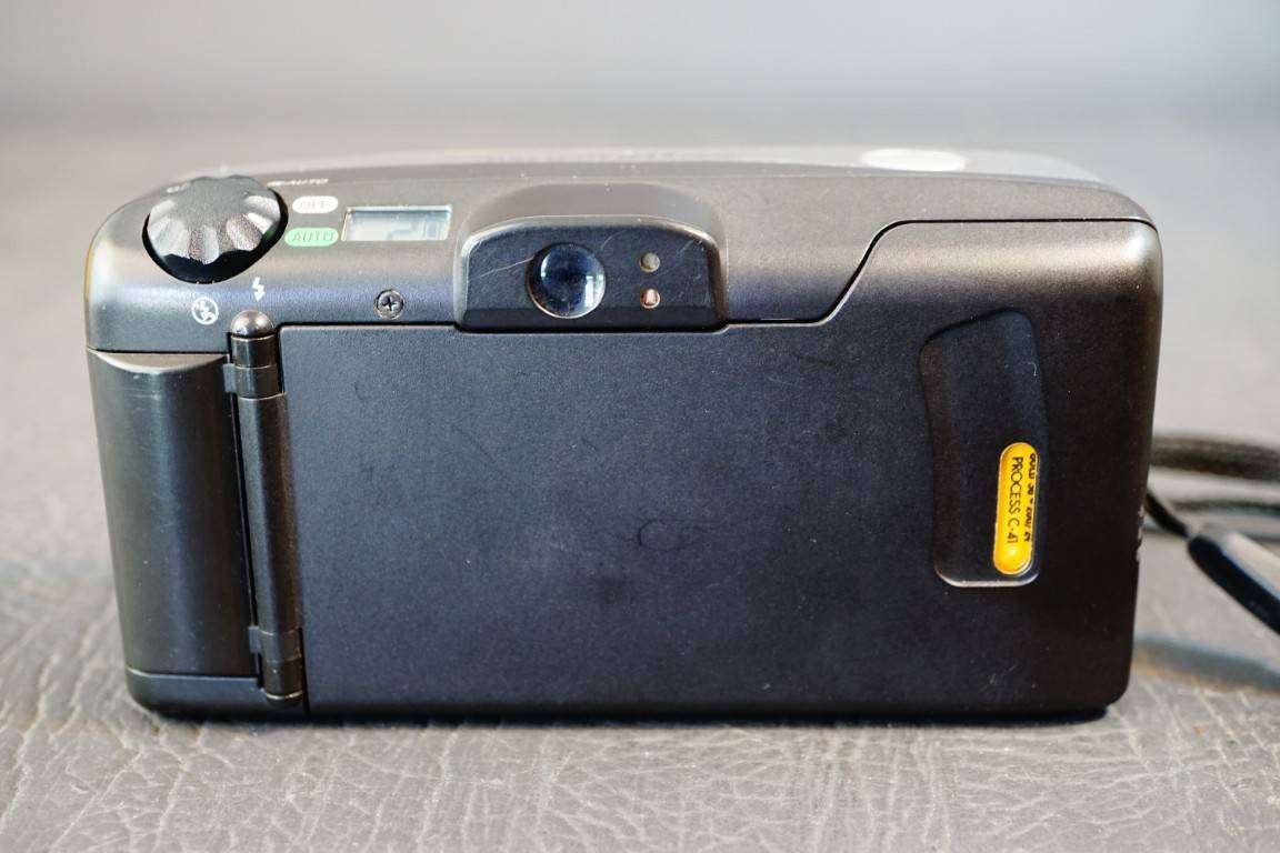 Canon Sure Shot 105 Zoom Point and Shoot AF Film Camera with 38-105mm Zoom Lens  **Great Condition**