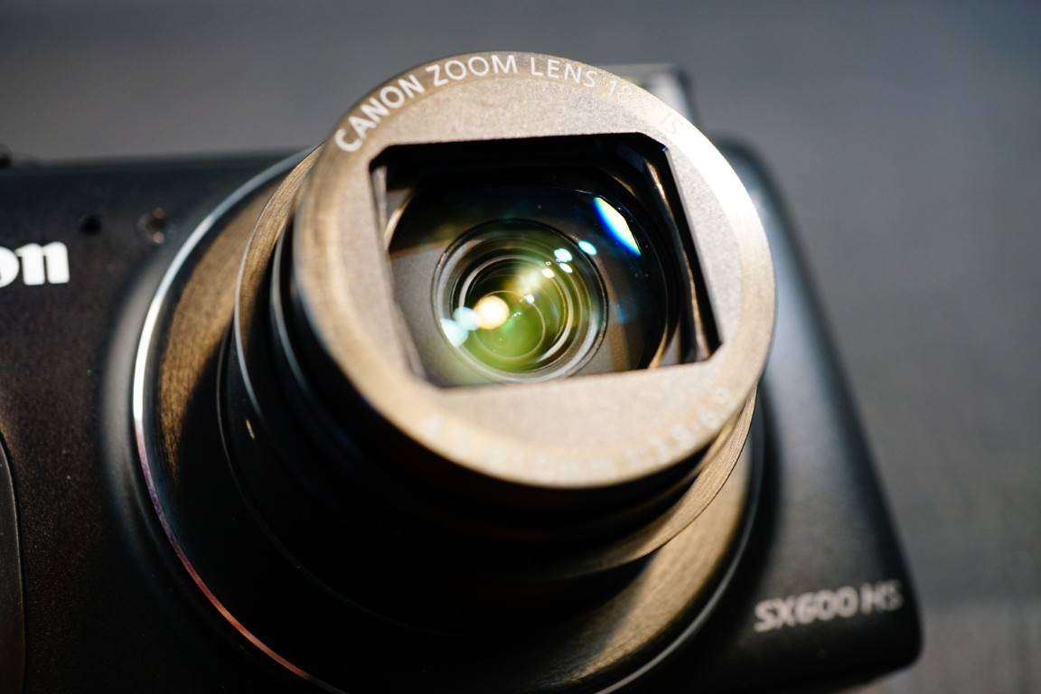 Canon PowerShot SX600 HS 16.0MP Compact Digital Digital Camera with 18X Zoom Lens **Great Condition*