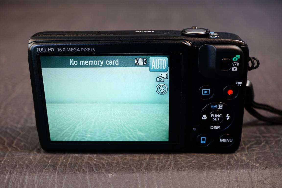 Canon PowerShot SX600 HS 16.0MP Compact Digital Digital Camera with 18X Zoom Lens **Great Condition*