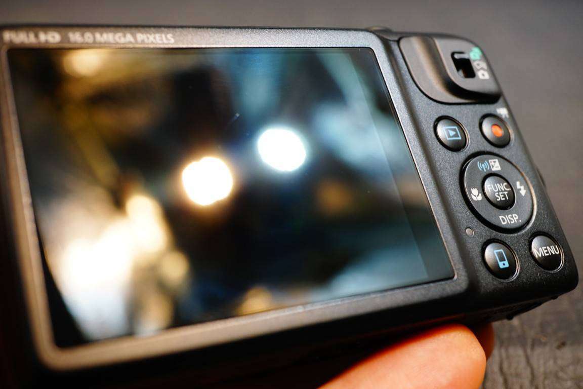 Canon PowerShot SX600 HS 16.0MP Compact Digital Digital Camera with 18X Zoom Lens **Great Condition*