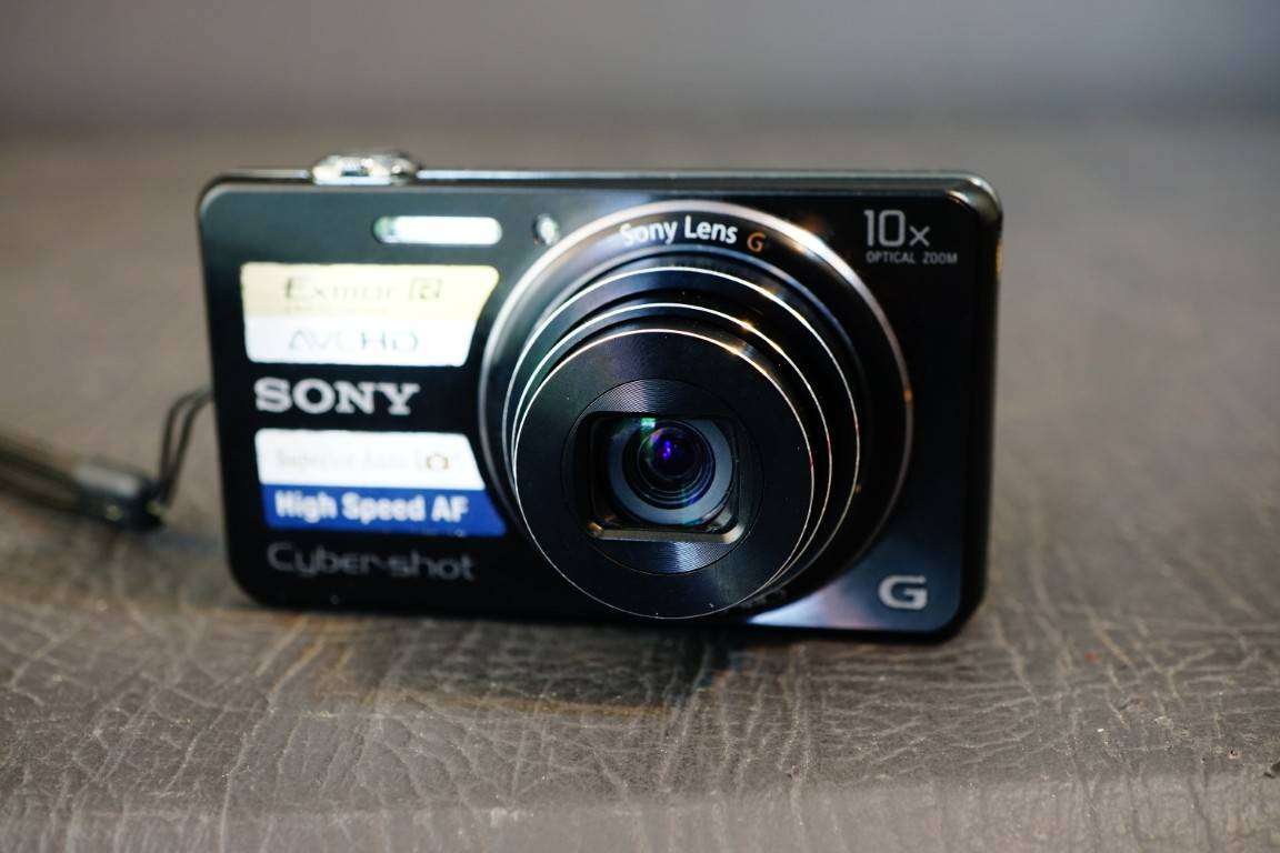 Sony Cybershot DSC-WX100 18.2MP Compact Digital Digital Camera with 10x Zoom Lens **Good Condition**