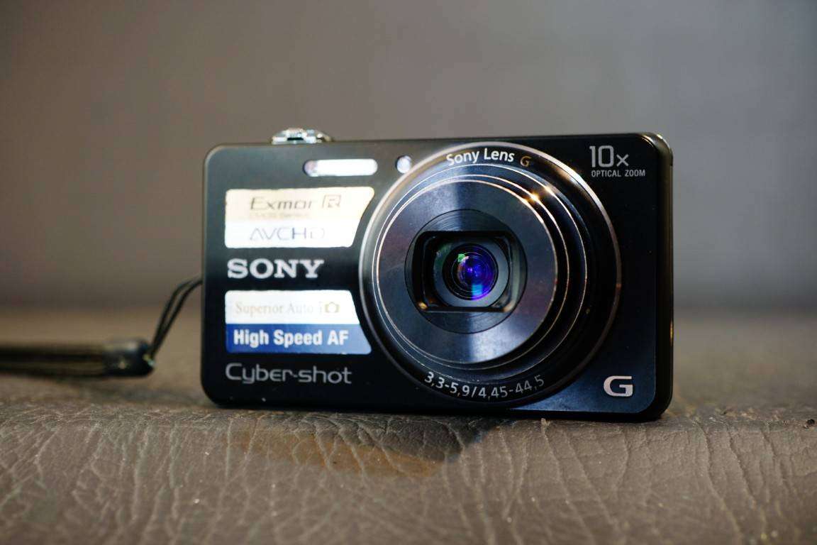 Sony Cybershot DSC-WX100 18.2MP Compact Digital Digital Camera with 10x Zoom Lens **Good Condition**