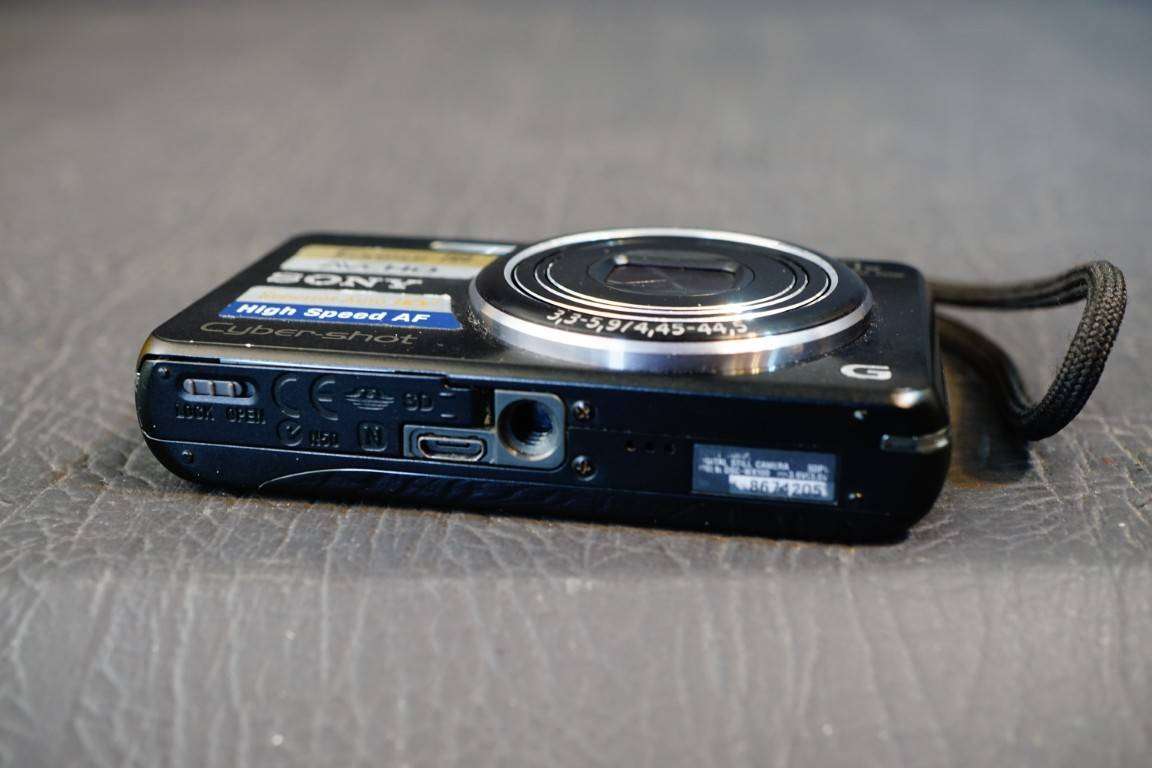 Sony Cybershot DSC-WX100 18.2MP Compact Digital Digital Camera with 10x Zoom Lens **Good Condition**