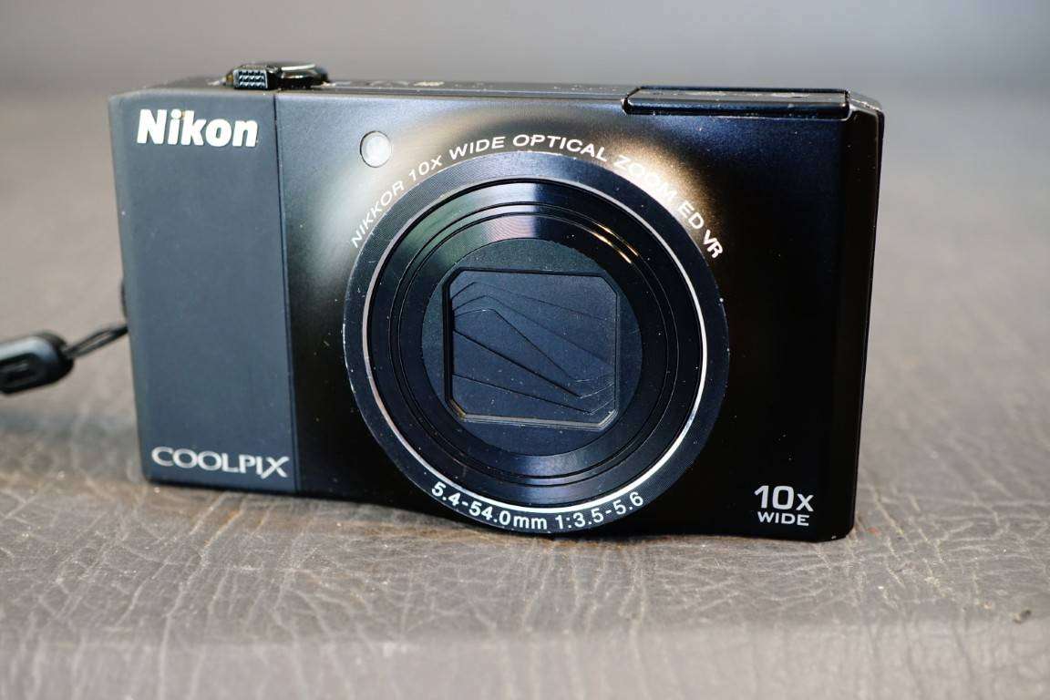 Nikon COOLPIX S8000 14.2MP Compact Digital Camera **Good Condition**