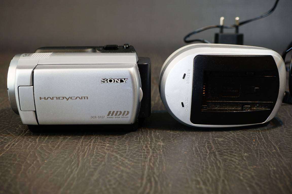 Sony Handycam DCR-SR37 Camcorder with 60GB HDD **Great Condition*