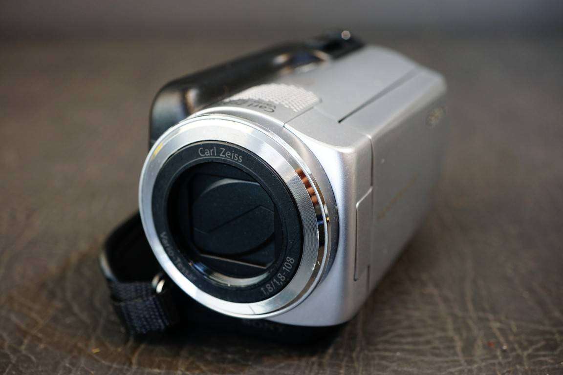 Sony Handycam DCR-SR37 Camcorder with 60GB HDD **Great Condition*