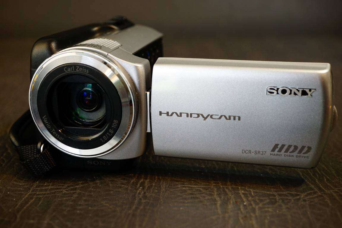 Sony Handycam DCR-SR37 Camcorder with 60GB HDD **Great Condition*