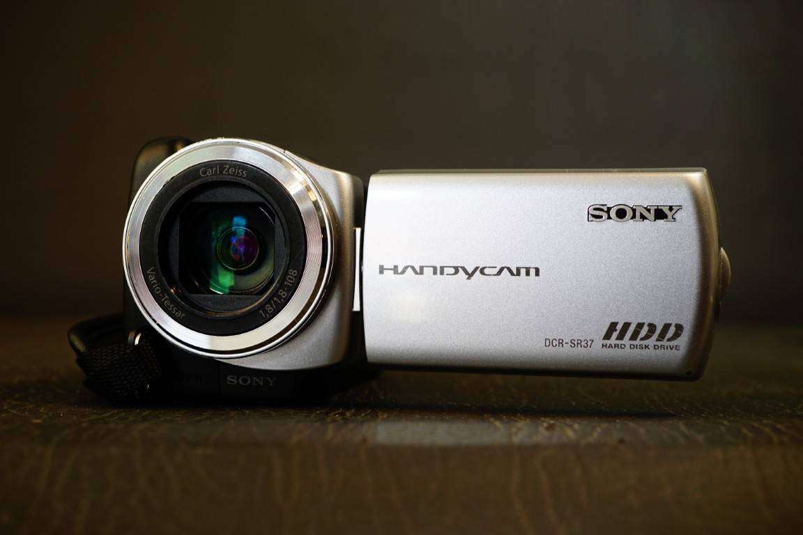 Sony Handycam DCR-SR37 Camcorder with 60GB HDD **Great Condition*