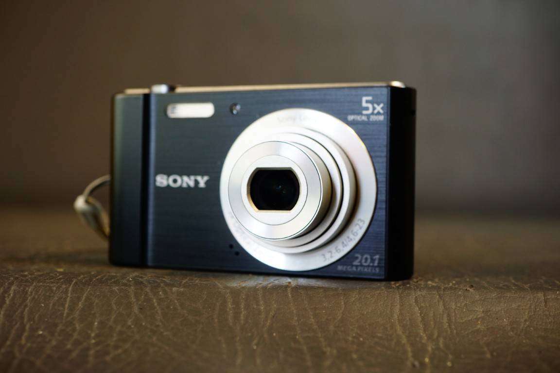 Sony Cybershot DSC W800 20.1MP Compact Digital Camera 5x Zoom Lens **Great Condition**