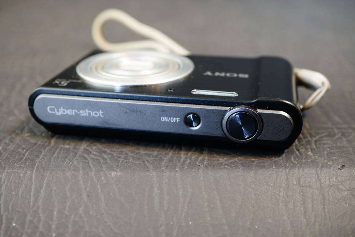 Sony Cybershot DSC W800 20.1MP Compact Digital Camera 5x Zoom Lens **Great Condition**