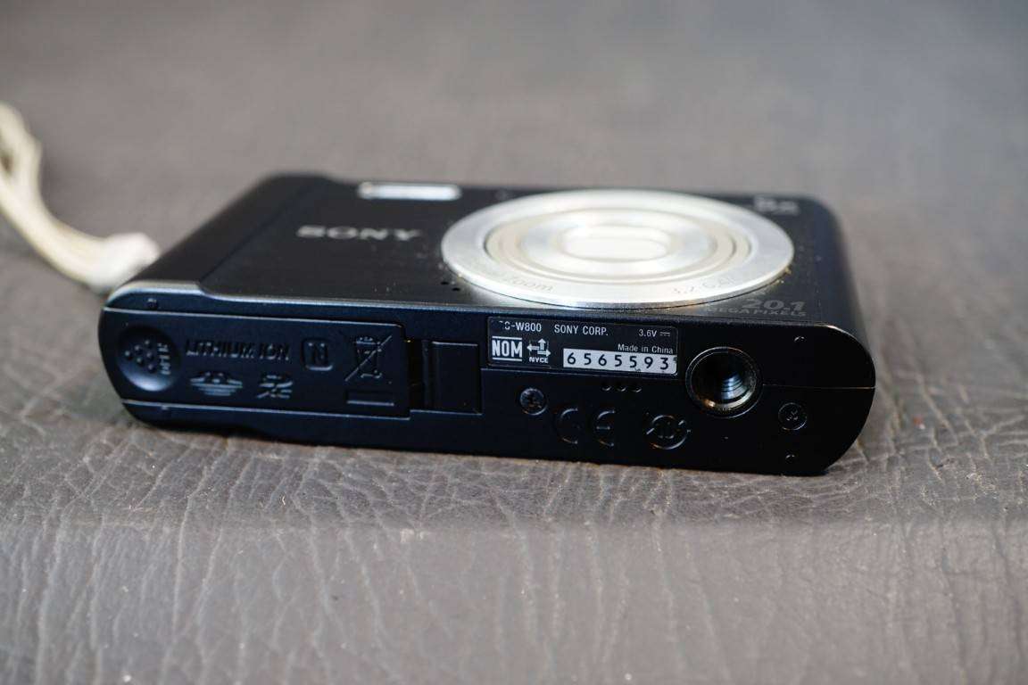 Sony Cybershot DSC W800 20.1MP Compact Digital Camera 5x Zoom Lens **Great Condition**