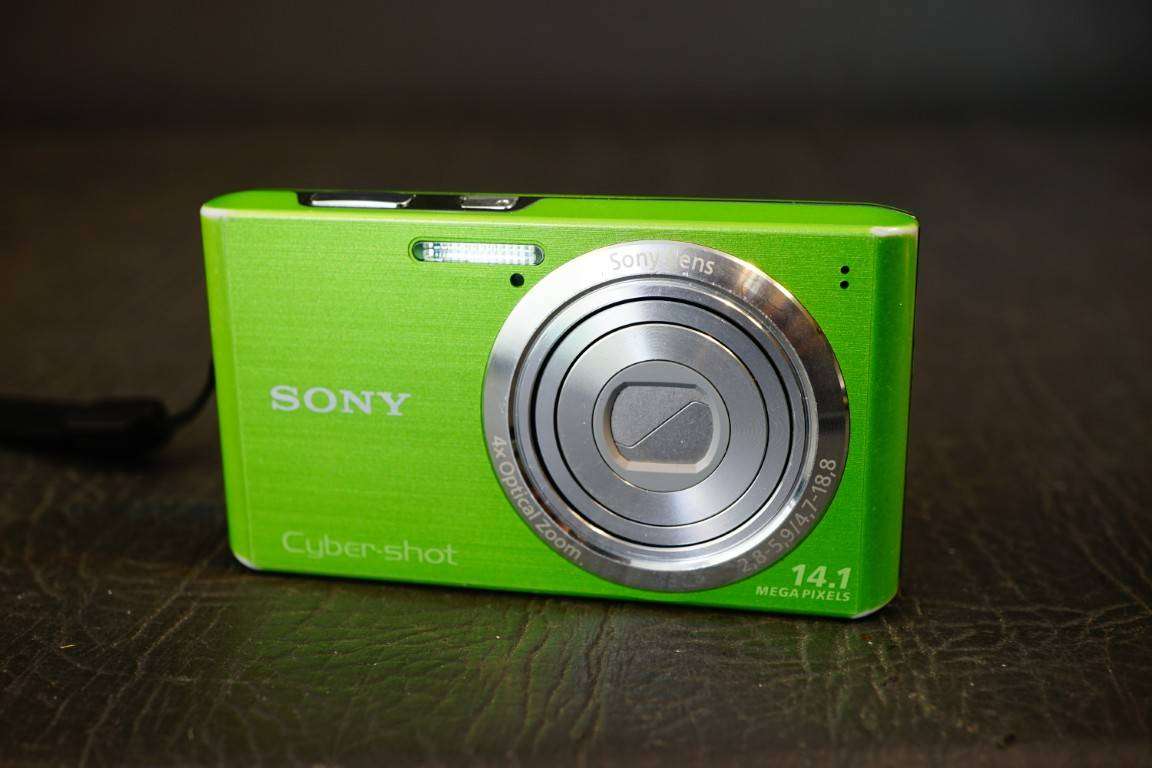 Sony Cyber-shot DSC-W610 14.1MP Compact Digital Camera 4x Zoom Lens **Great Condition**