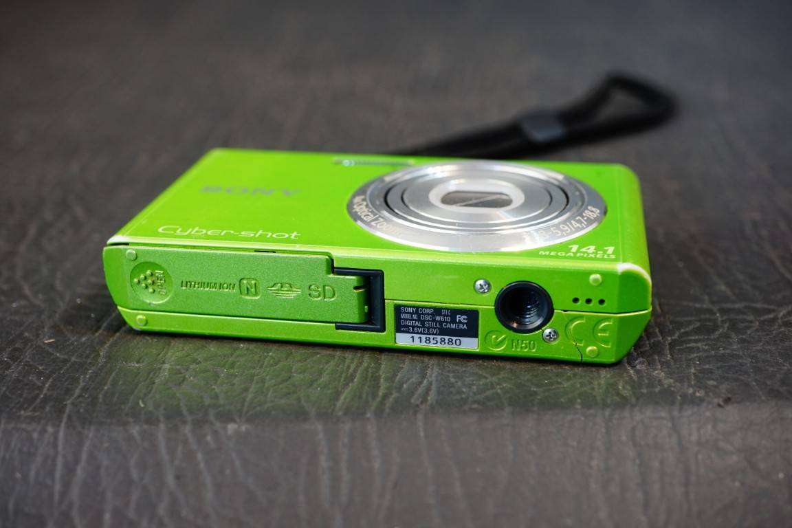 Sony Cyber-shot DSC-W610 14.1MP Compact Digital Camera 4x Zoom Lens **Great Condition**