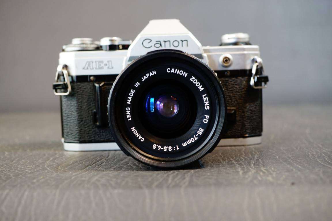 Canon AE1 35mm SLR Camera with Canon FD 35-70mm F3.5-4.5 Lens   **Great Condition**