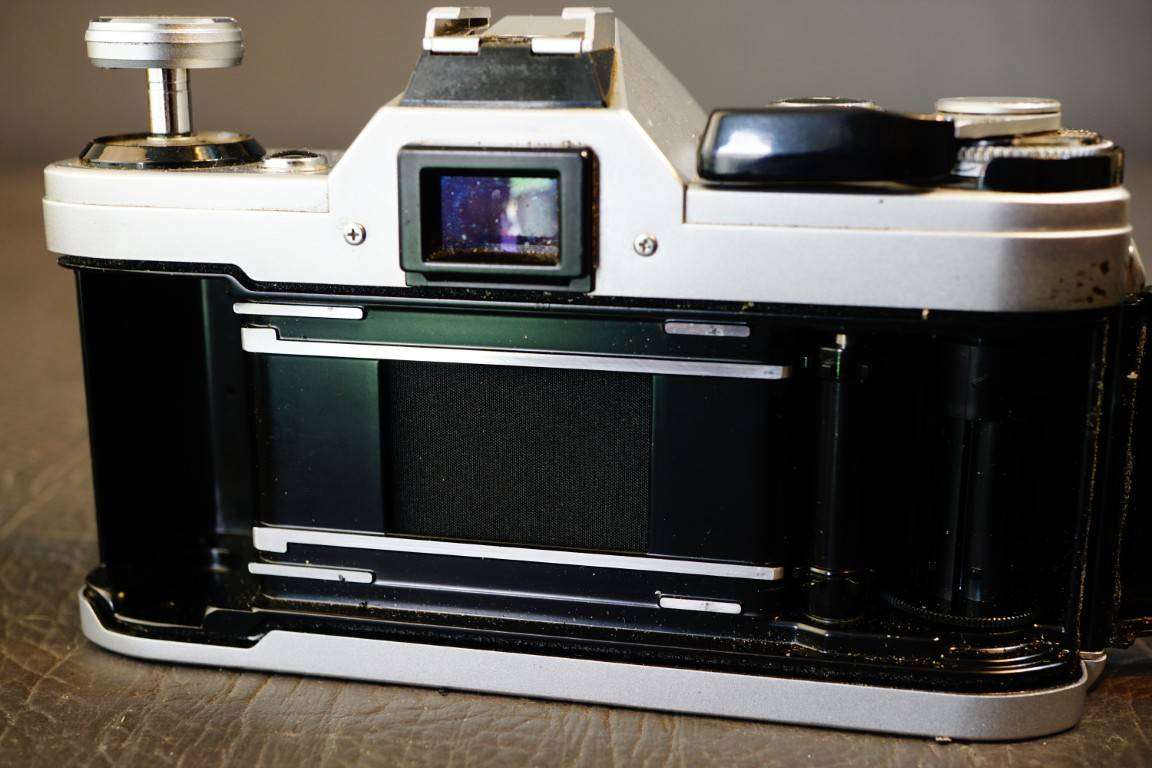 Canon AE1 35mm SLR Camera with Canon FD 35-70mm F3.5-4.5 Lens   **Great Condition**