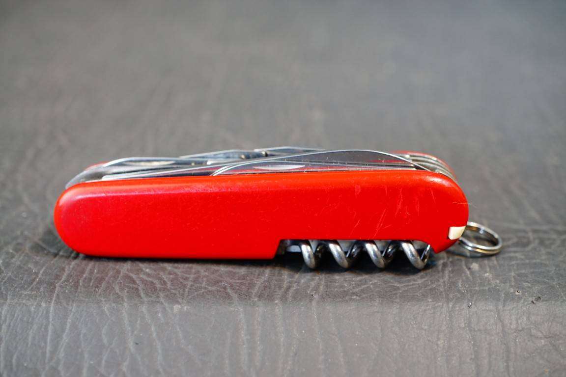 Vintage SWISS ARMY Victorinox Officier Suisse Pocket Knife 8 Tools Red **Good Condition**