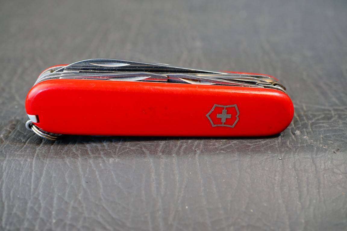Vintage SWISS ARMY Victorinox Officier Suisse Pocket Knife 8 Tools Red **Good Condition**