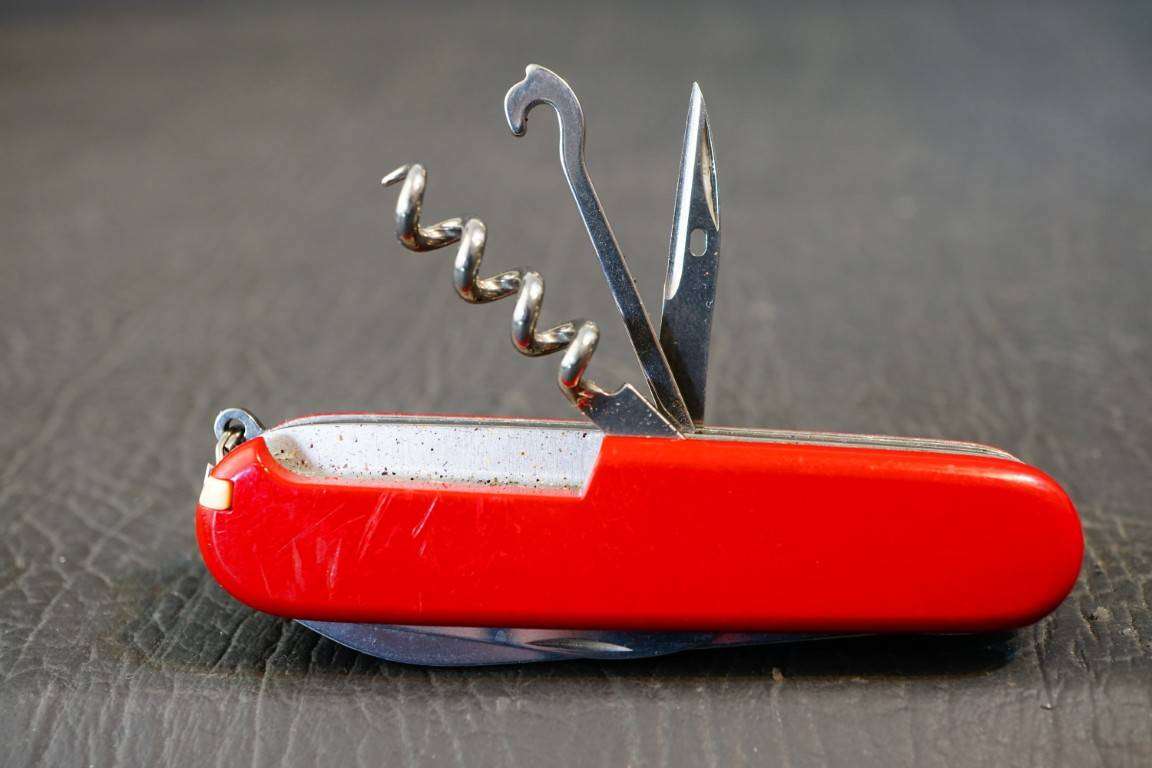 Vintage SWISS ARMY Victorinox Officier Suisse Pocket Knife 8 Tools Red **Good Condition**