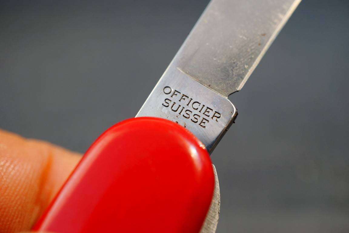 Vintage SWISS ARMY Victorinox Officier Suisse Pocket Knife 8 Tools Red **Good Condition**