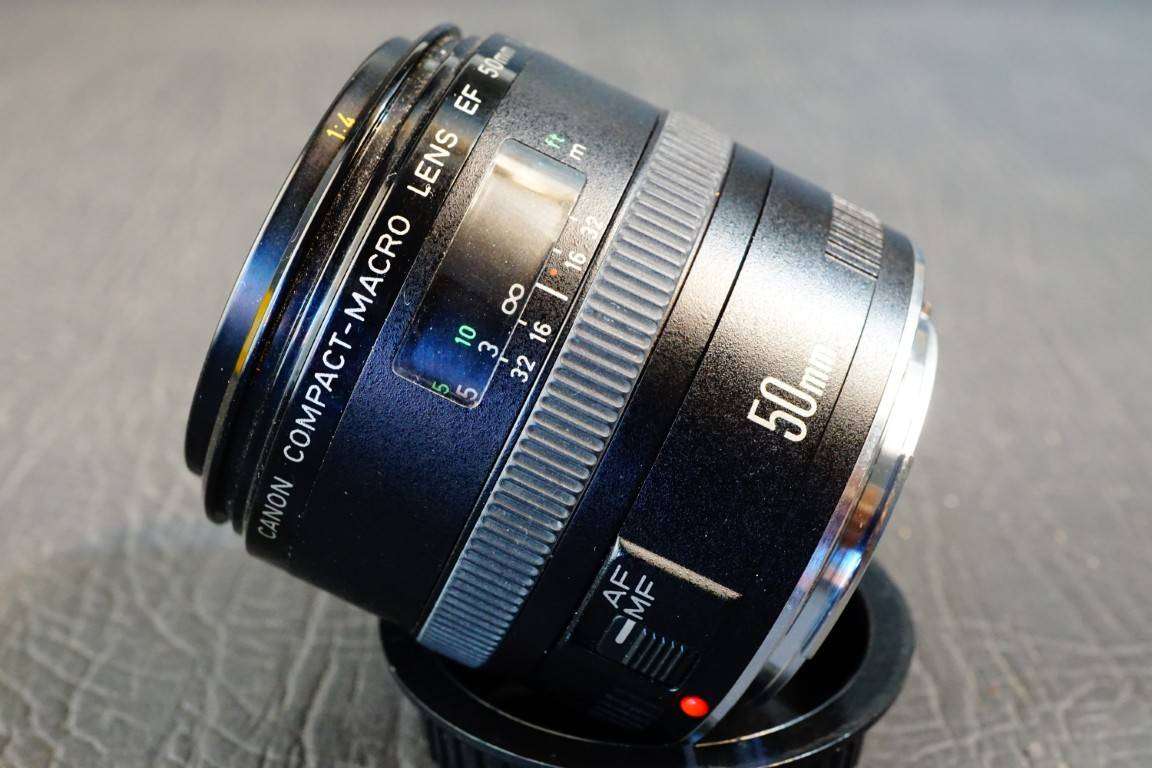Canon Compact Macro EF 50mm F2.5 Lens in Canon EF Mount **Great Condition**