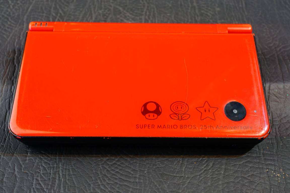 Nintendo DSI XL Red Handheld Console Super Mario Bros. 25th Anniversary Edition **Good Condition**