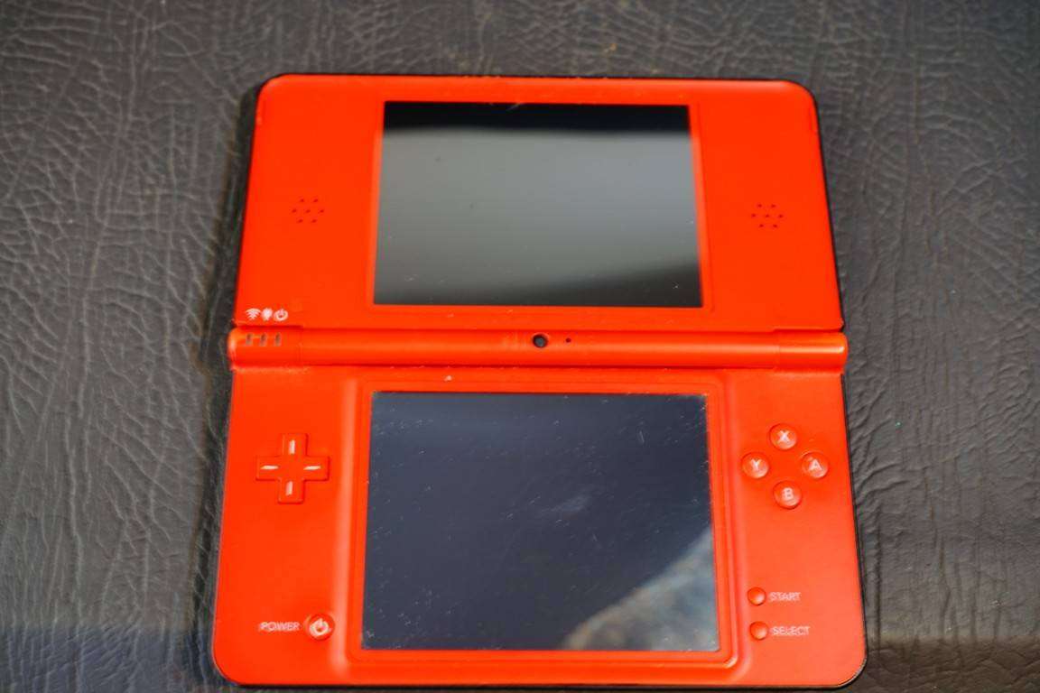 Nintendo DSI XL Red Handheld Console Super Mario Bros. 25th Anniversary Edition **Good Condition**