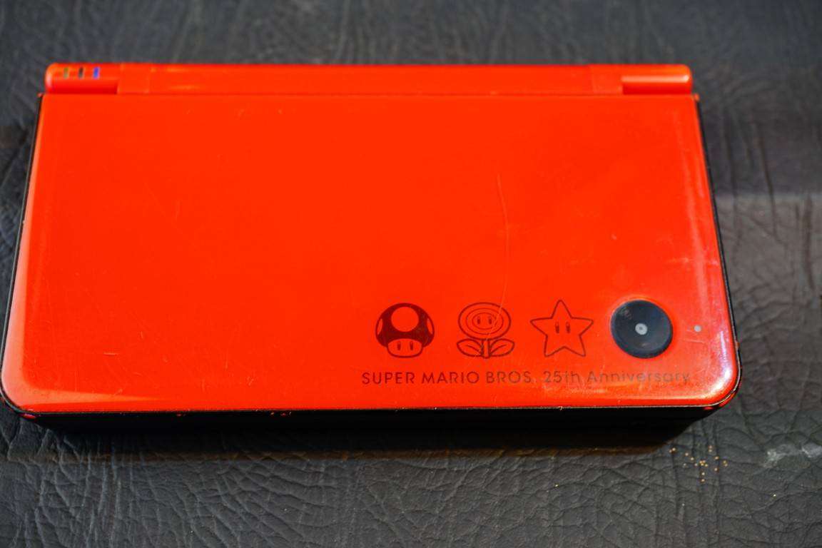 Nintendo DSI XL Red Handheld Console Super Mario Bros. 25th Anniversary Edition **Good Condition**