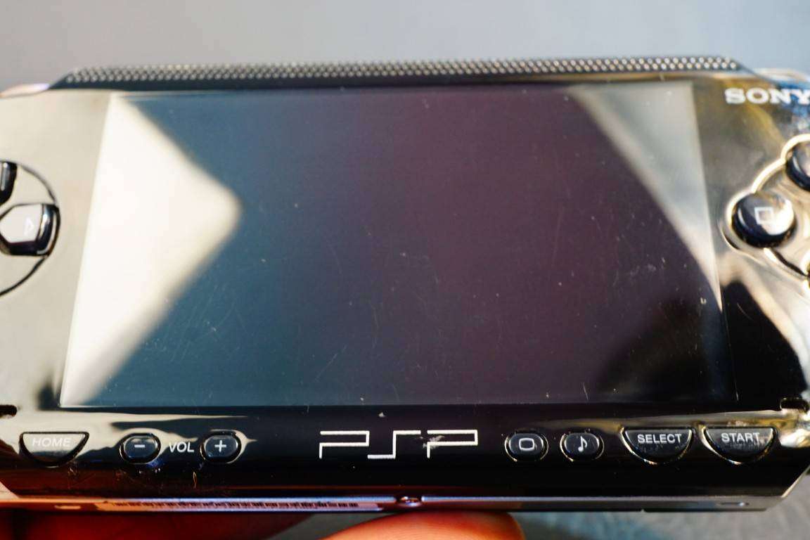 Sony PSP 1000 Handheld Console comes with Battery and Charger **Great Condition**