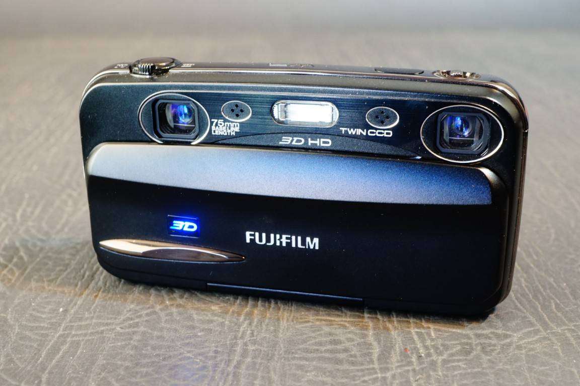 Fujifilm Finepix Real 3D Digital Camera FX-3D W3 Japan Very Rare**Great Condition**