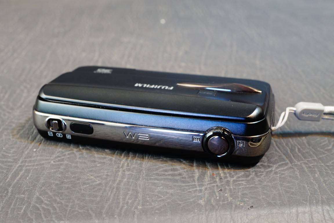 Fujifilm Finepix Real 3D Digital Camera FX-3D W3 Japan Very Rare**Great Condition**