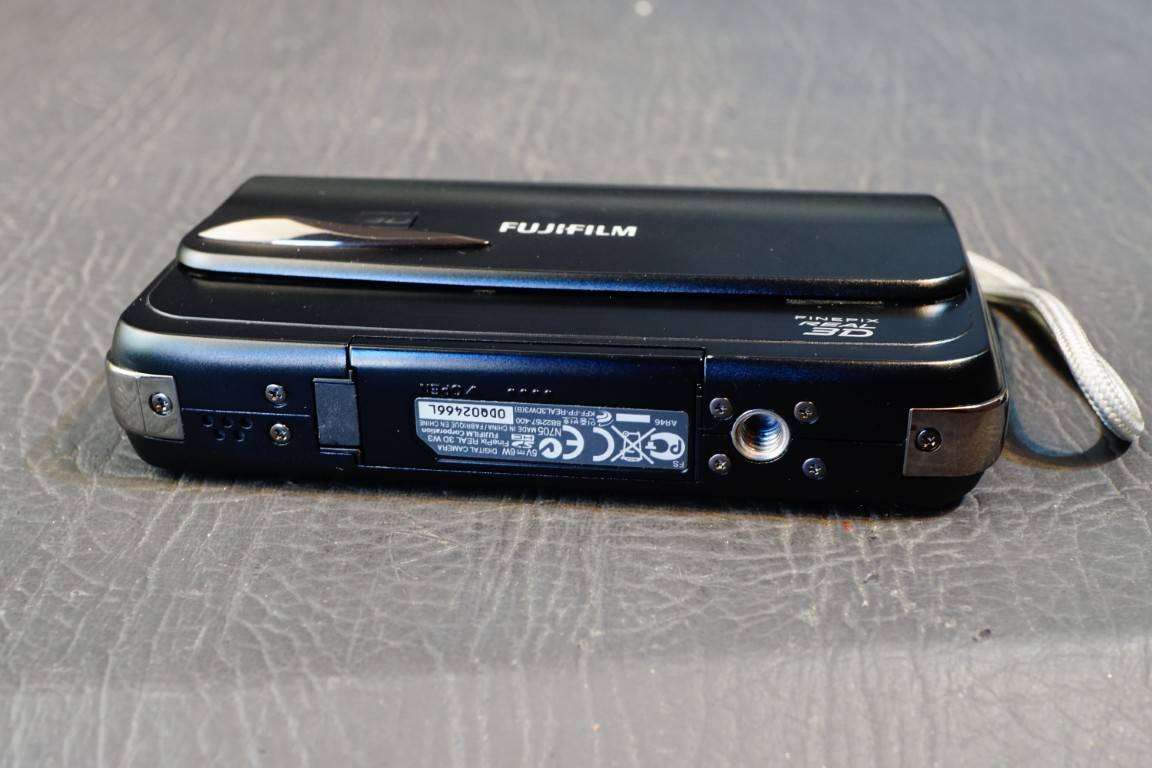 Fujifilm Finepix Real 3D Digital Camera FX-3D W3 Japan Very Rare**Great Condition**