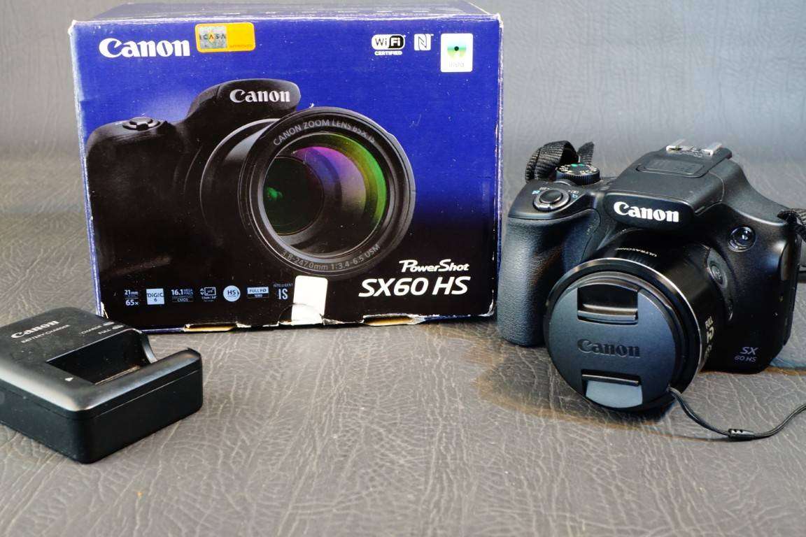 Canon PowerShot SX 60 HS Black 16.1 MP 65x Optical Zoom Digital Camera **Great Condition**